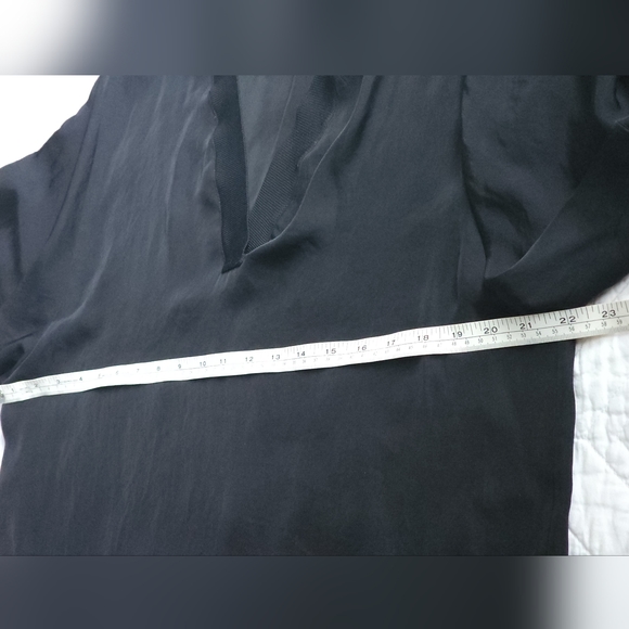 Vince V Neck Black Short Sleeve Top Size Large - Picture 8 of 14